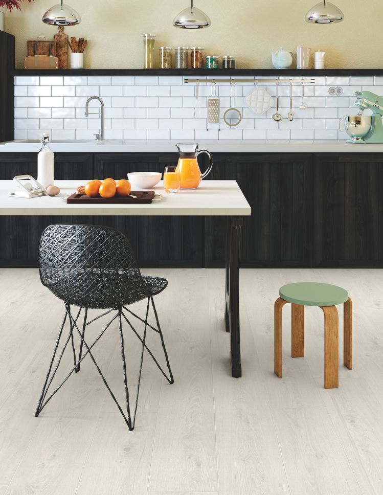wood look laminate in a stylish AB kitchen